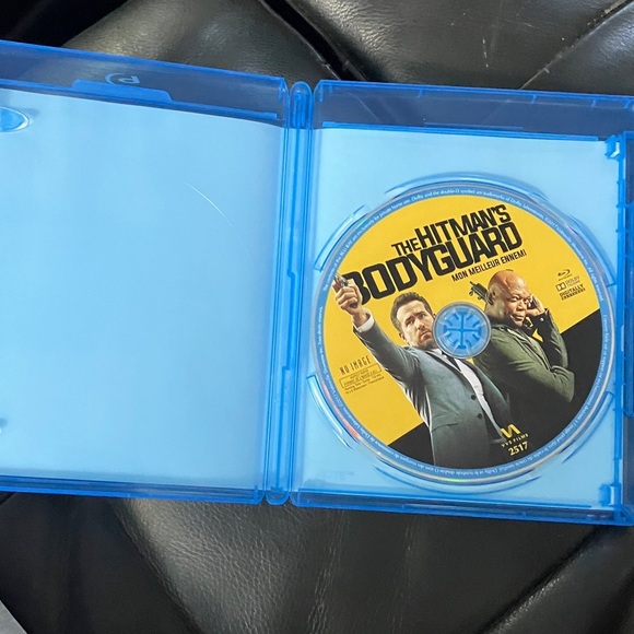 The Hitman's Bodyguard Blu-ray with Ryan Reynolds & Samuel Jackson - Picture 7 of 8
